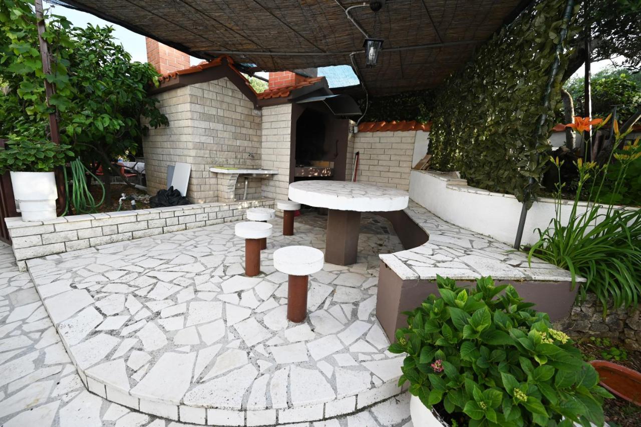 Mihovilovic - 50 M From Appartamento Slatine