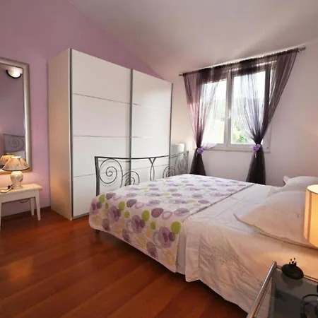 Apartments Mihovilovic - 50 M From Beach Slatine Room photo