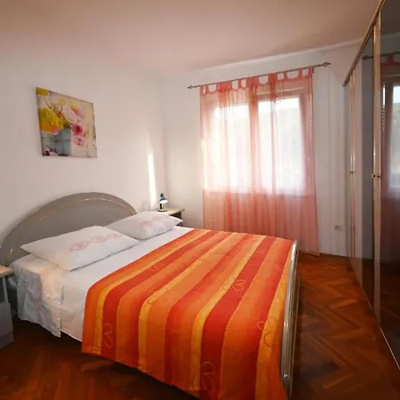 Apartments Mihovilovic - 50 M From Beach Slatine Room photo