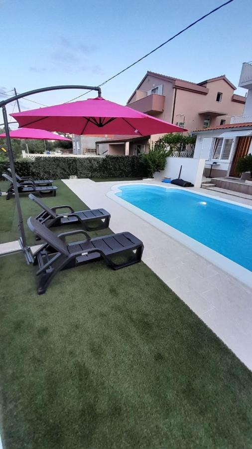 Apartment Mihovilovic - 50 M From