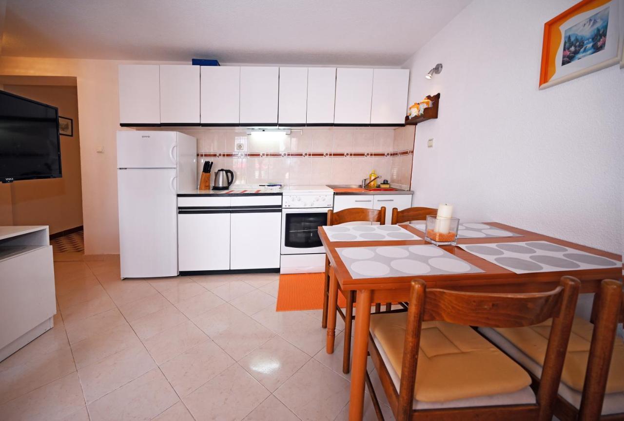 Apartment Mihovilovic - 50 M From *