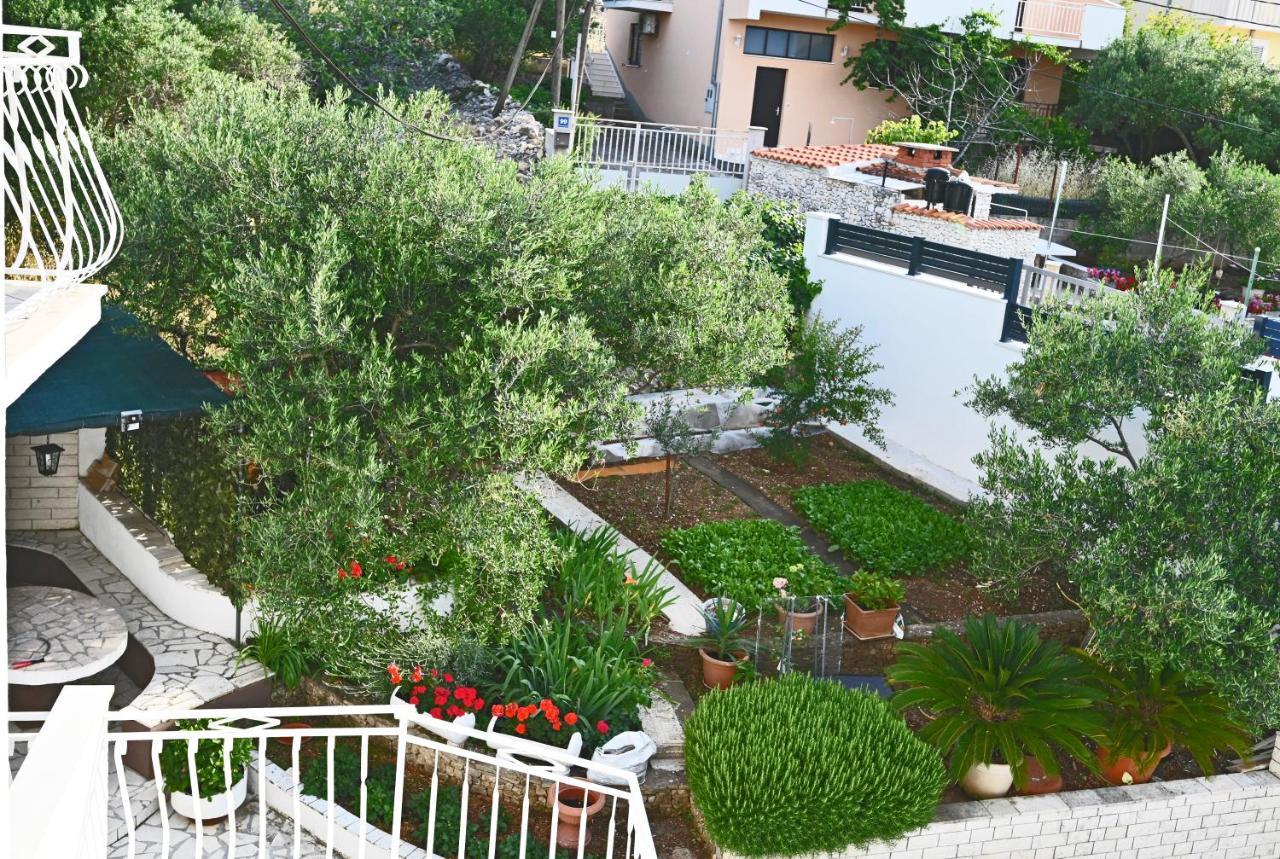 Mihovilovic - 50 M From Apartment *