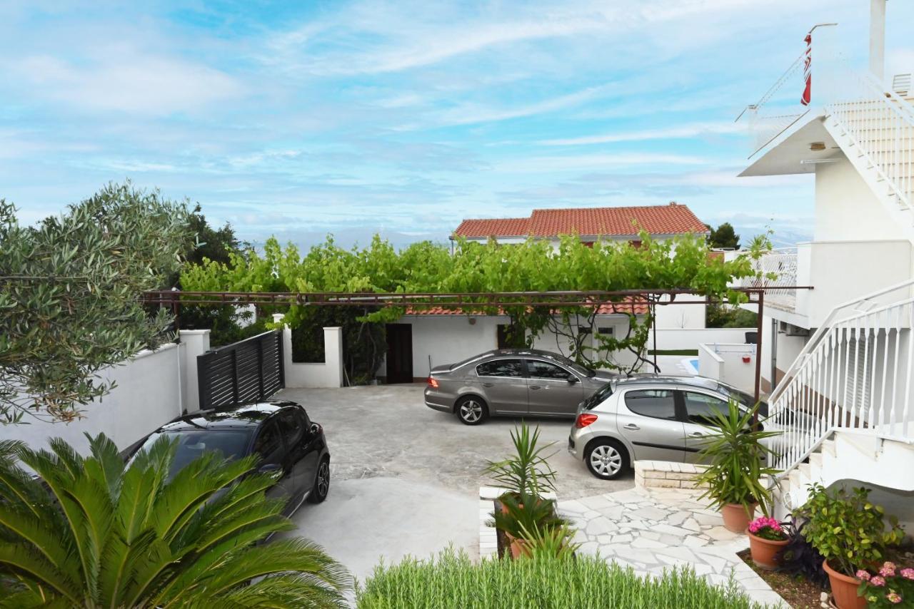 Mihovilovic - 50 M From Apartment