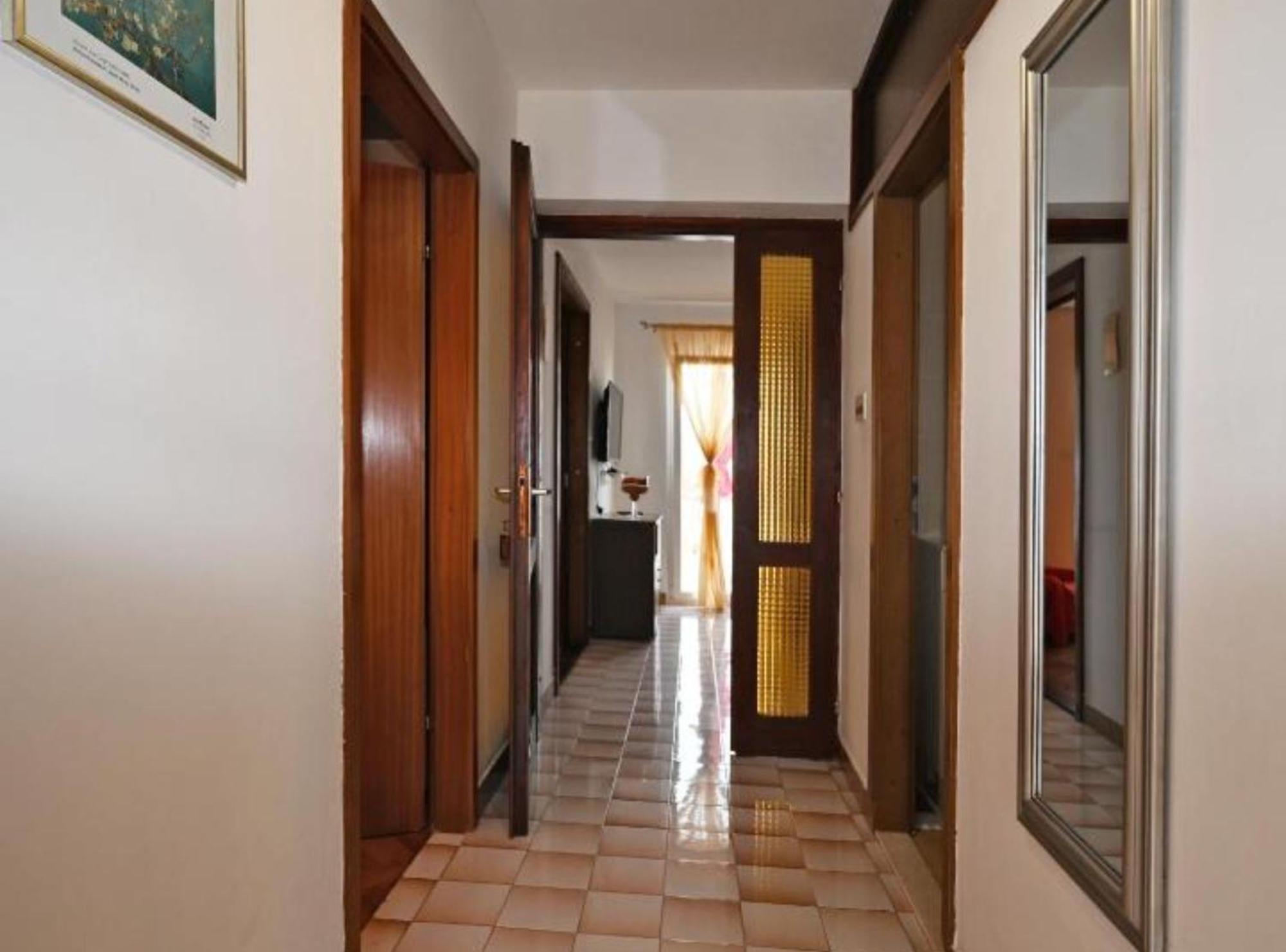 Apartment Mihovilovic - 50 M From *