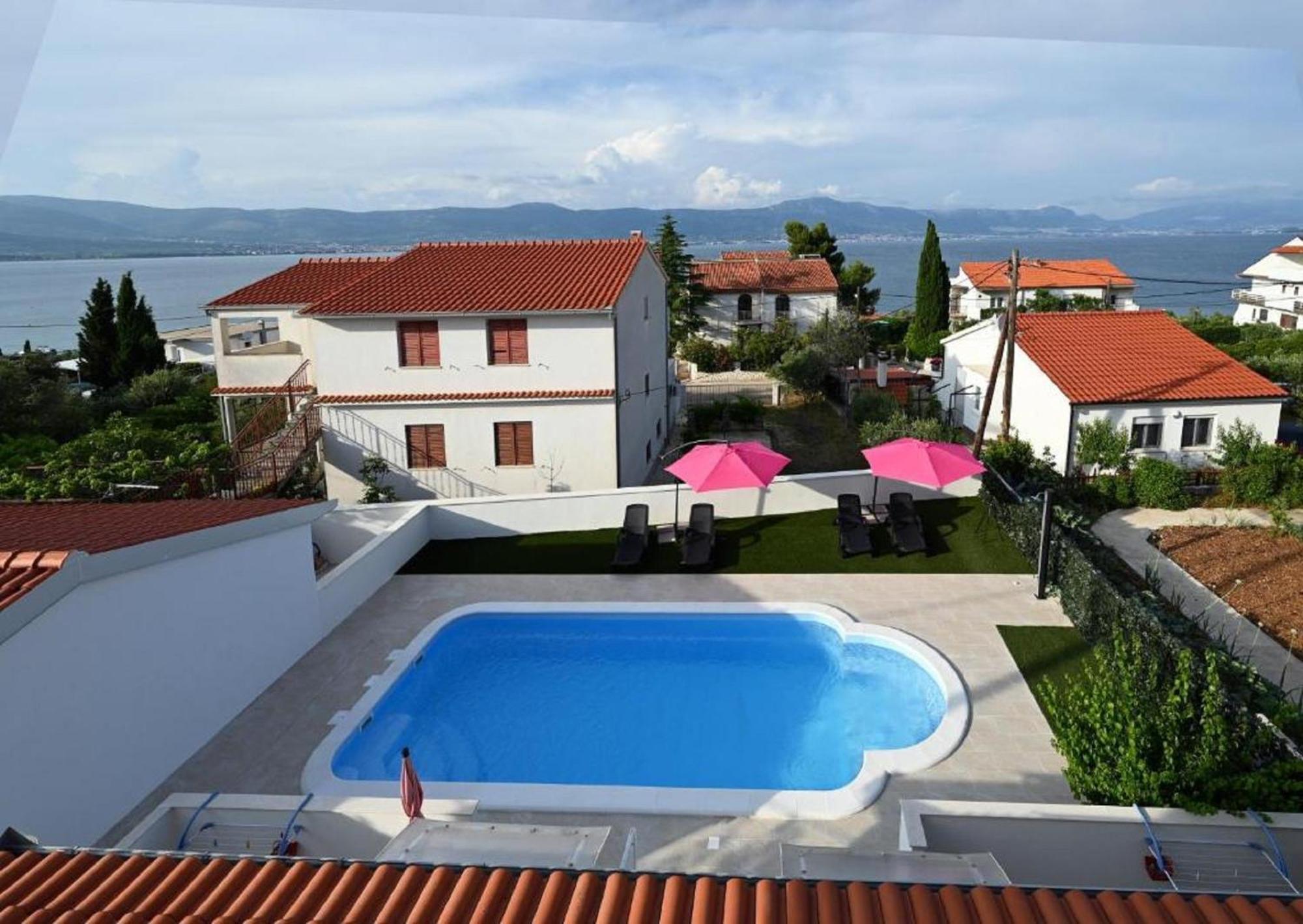 Apartment Mihovilovic - 50 M From *