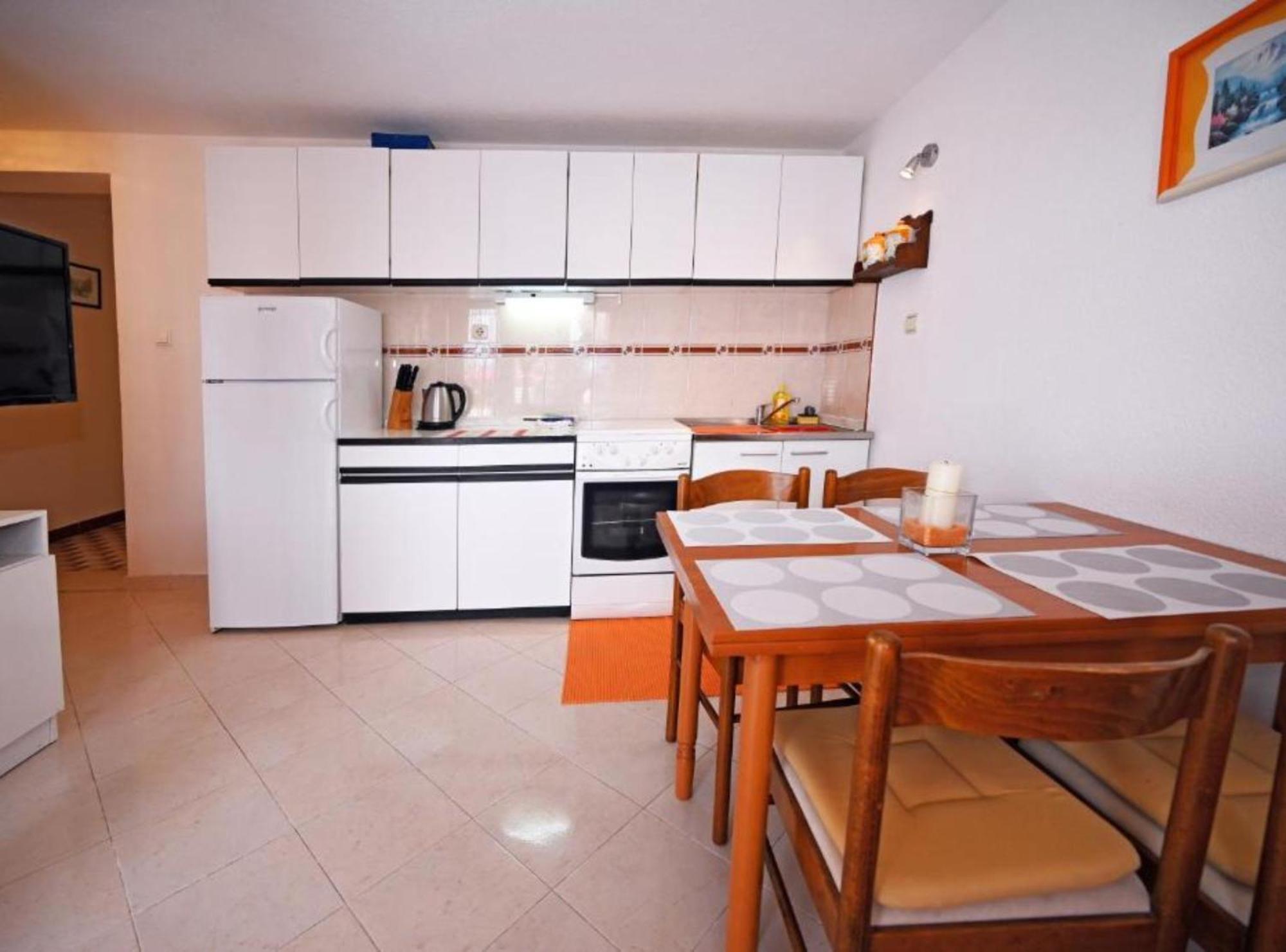 Apartment Mihovilovic - 50 M From