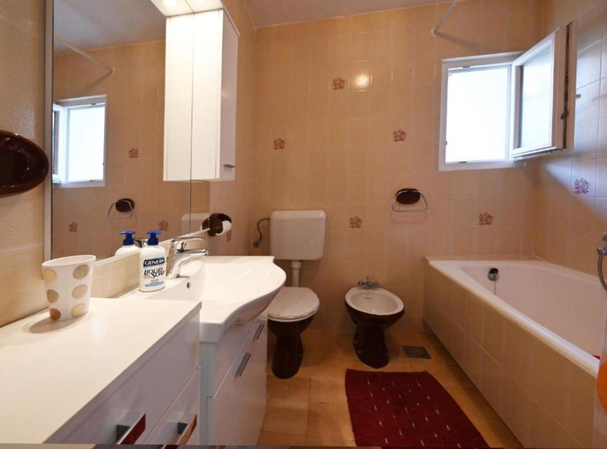 Apartment Mihovilovic - 50 M From Slatine