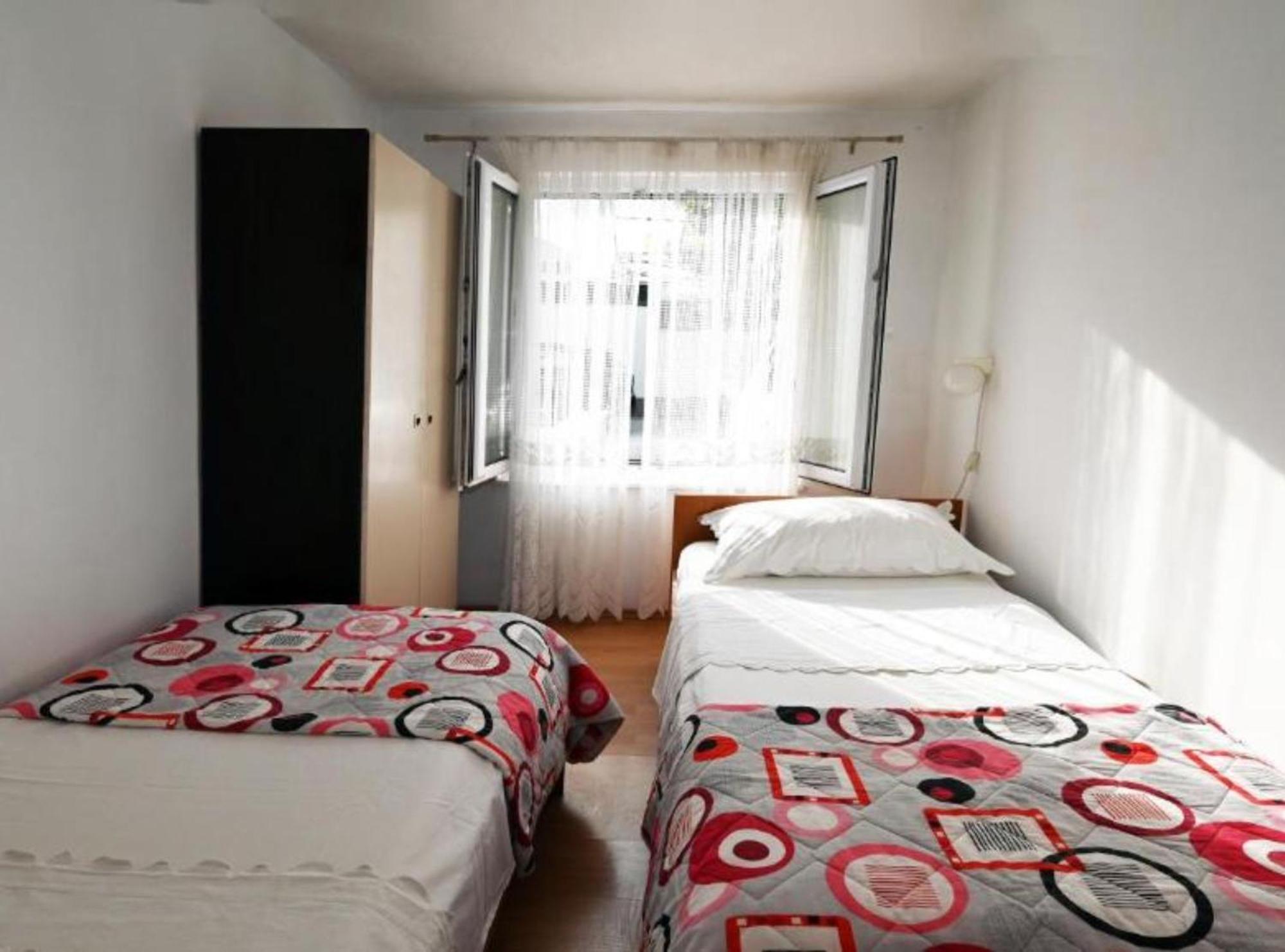 Apartment Mihovilovic - 50 M From