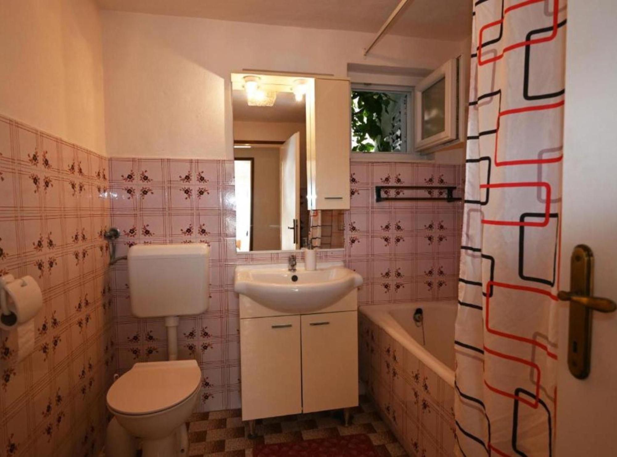 Apartment Mihovilovic - 50 M From *