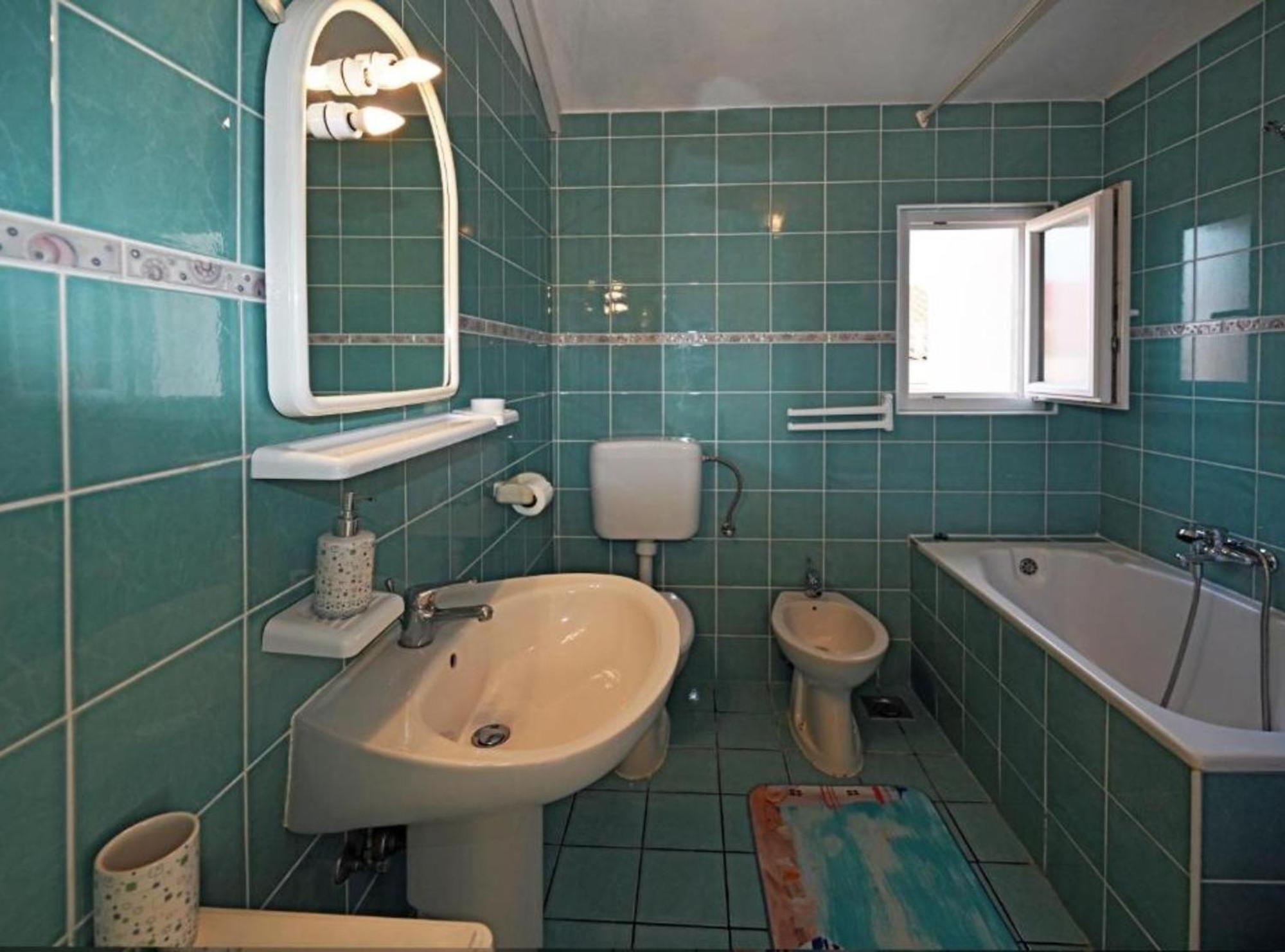 Apartment Mihovilovic - 50 M From Slatine