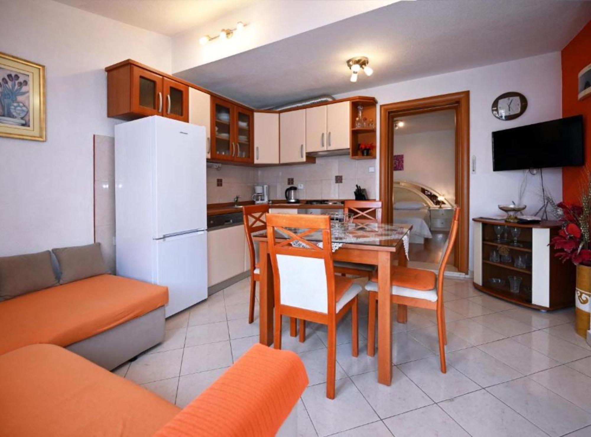Mihovilovic - 50 M From Apartment *