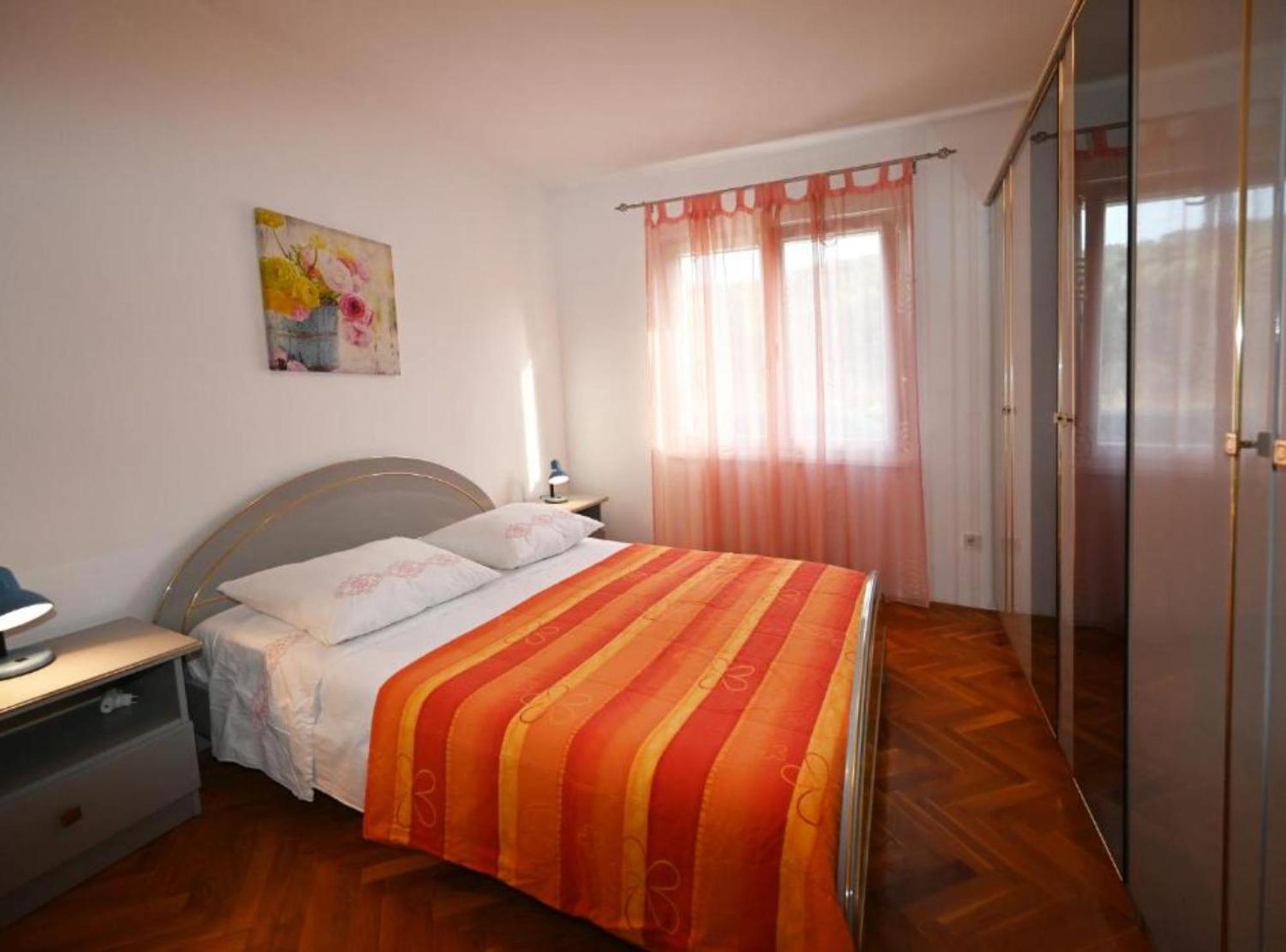 Apartment Mihovilovic - 50 M From Slatine