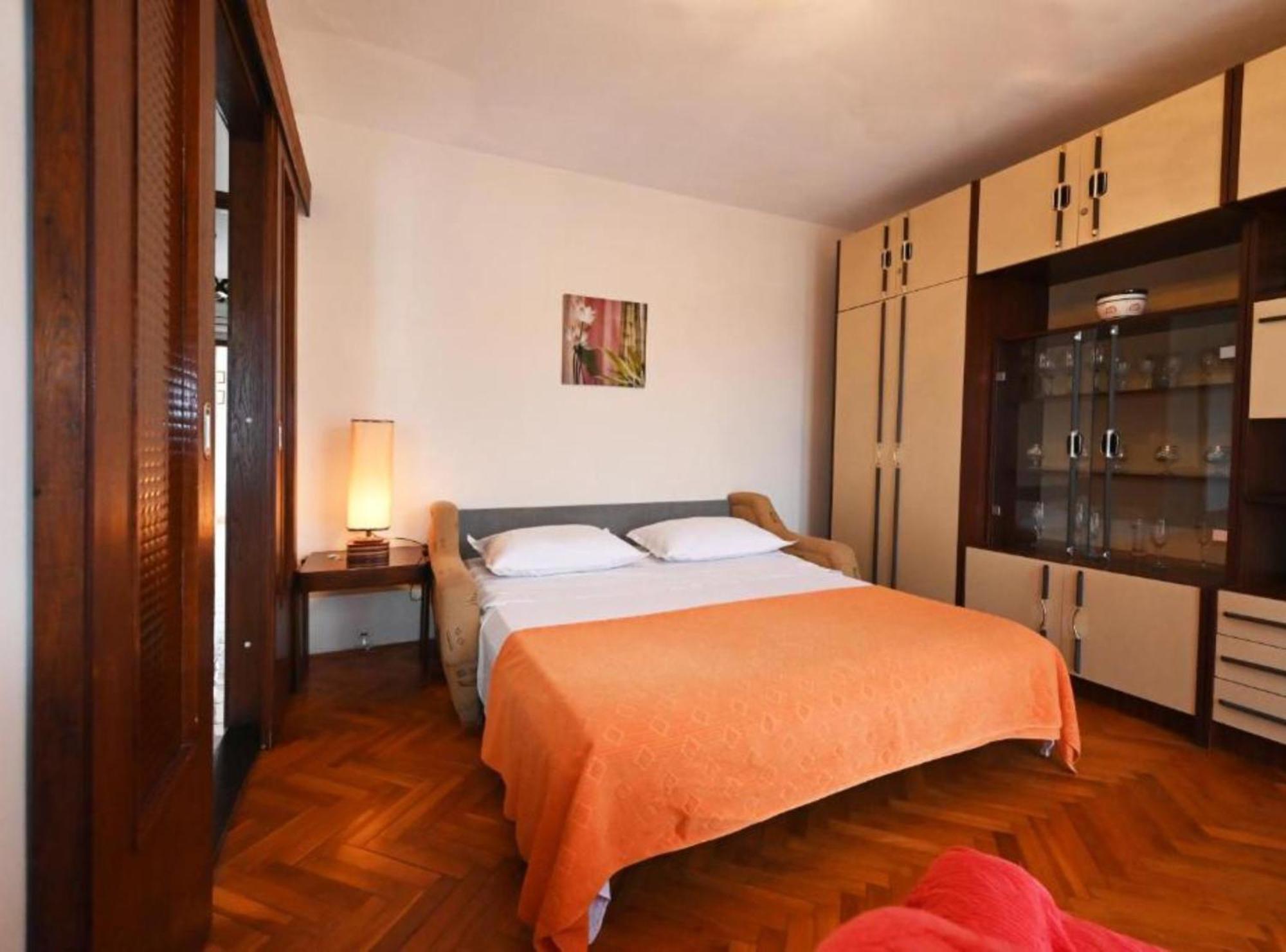 Apartment Mihovilovic - 50 M From Slatine